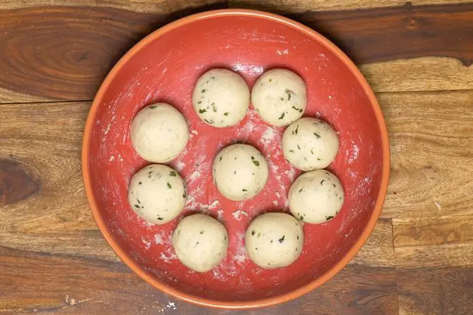 making balls for malai kofta recipe