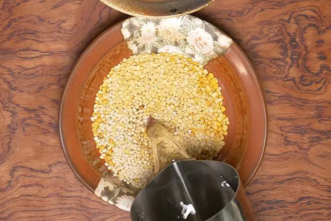 soaking lentils to make adai recipe
