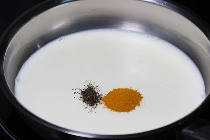 adding turmeric and pepper to make haldi ka doodh