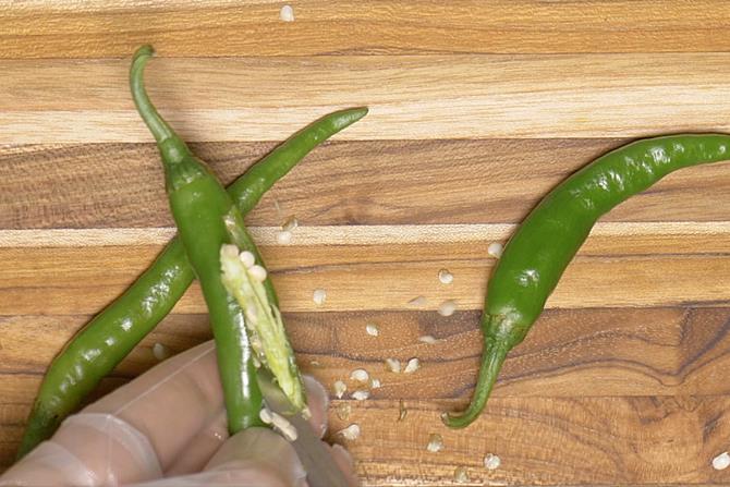 preparing green chilies