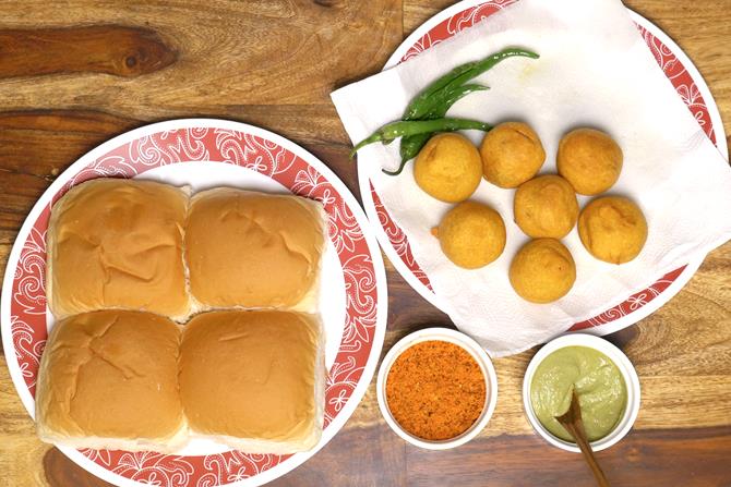 Vada Pav Recipe  Street Style    Swasthi s Recipes - 19