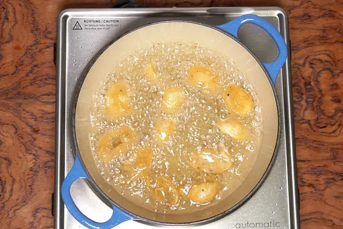 frying mushrooms for mushroom manchurian