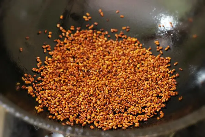 Roast methi seeds