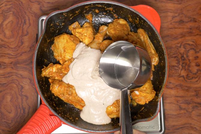 adding onion paste & water to make chicken korma