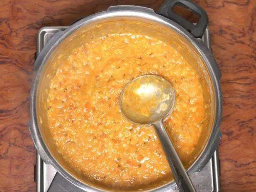 mixing masoor dal with tempering