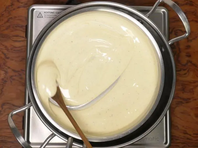 melted white chocolate to frost cooker cake