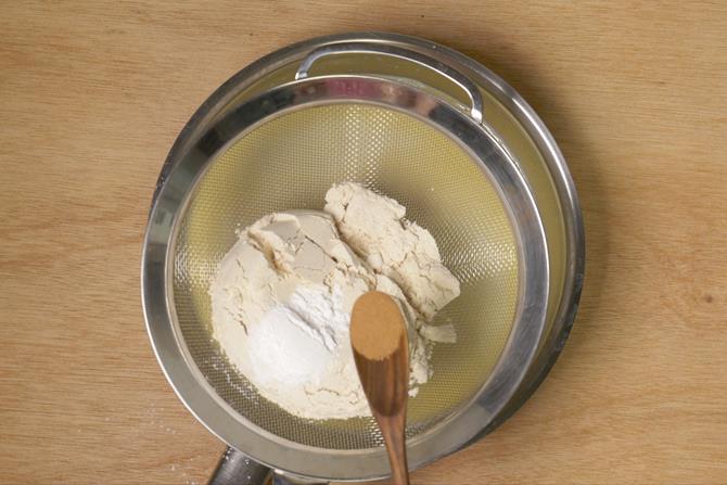 Add cinnamon powder