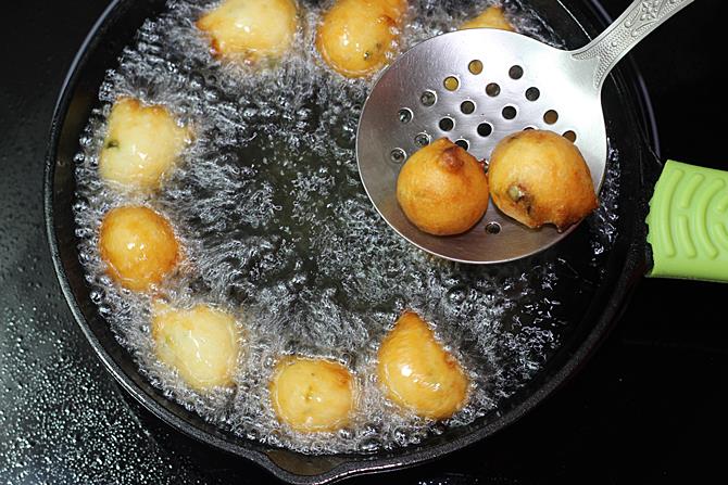 urad dal bonda are golden fried