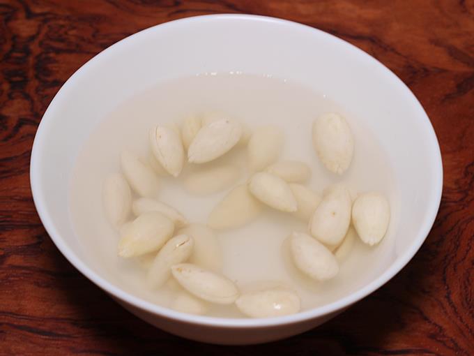 rinsing nuts well for banana milkshake