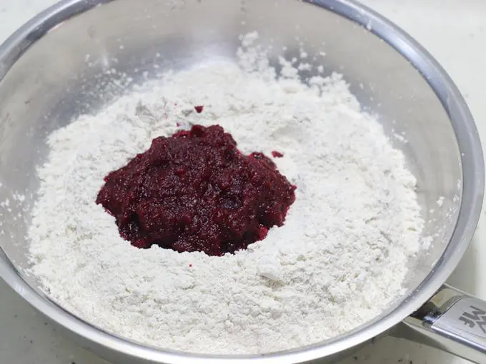 beetroot puree to make paratha dough