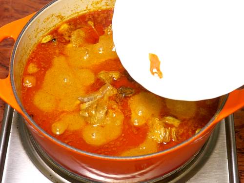 adding mace to mutton korma