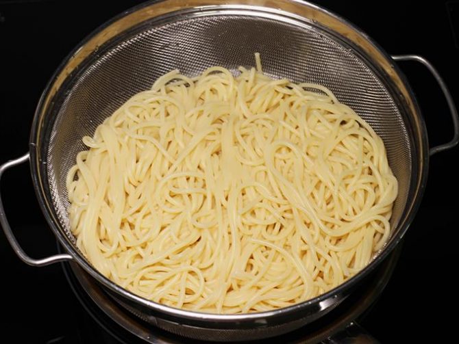 Egg spaghetti (Scrambled egg pasta) Swasthi's Recipes