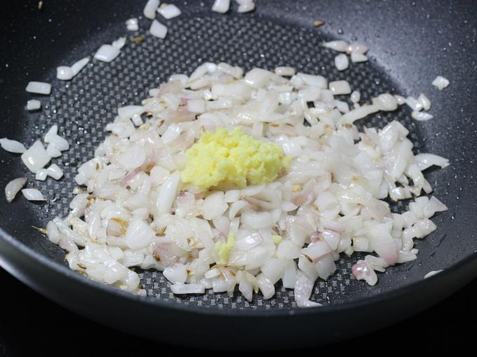 frying ginger garlic for paneer bhurji