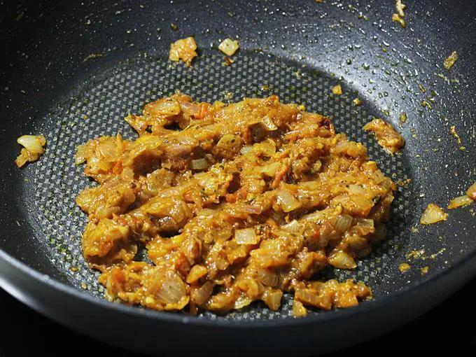 frying onion tomato masala