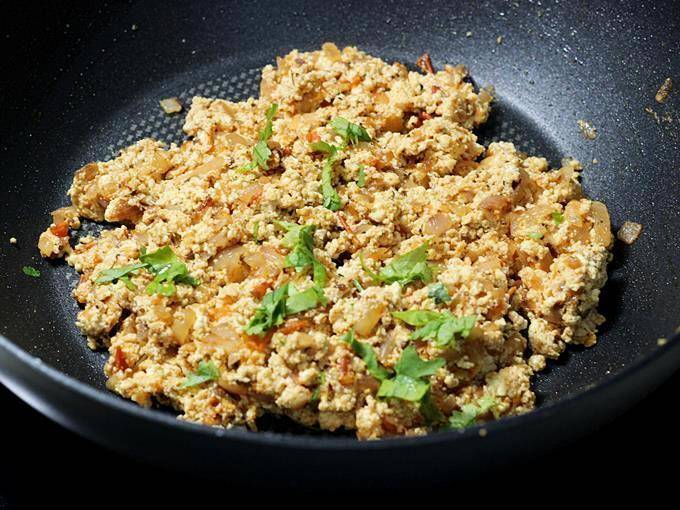 adding coriander leaves to make paneer bhurji