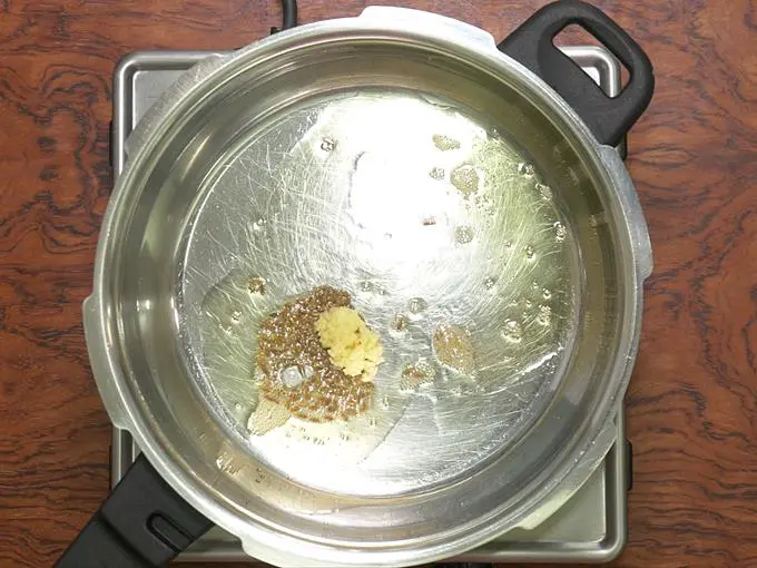 sauteing ginger for khichdi recipe