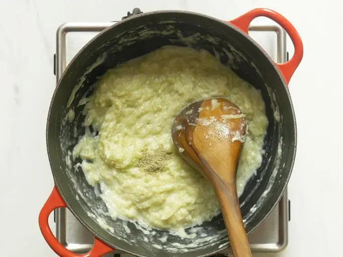 adding cardamom powder to lauki ka halwa