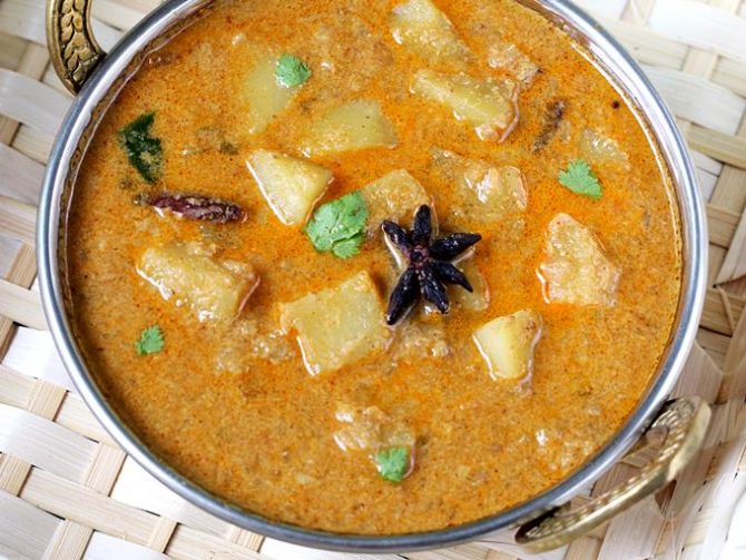 Potato Kurma (Aloo Kurma Recipe) Swasthi's Recipes