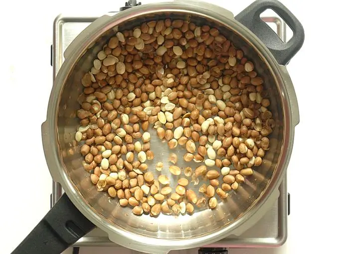 deep roasted peanuts for peanut chikki recipe