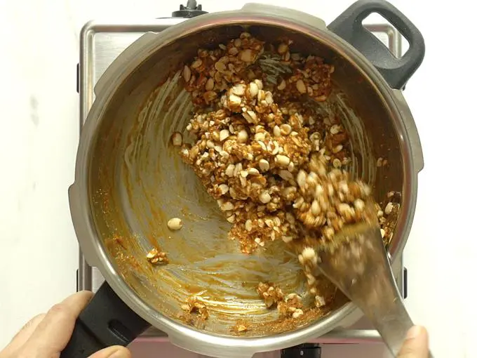 stir quickly to make peanut chikki