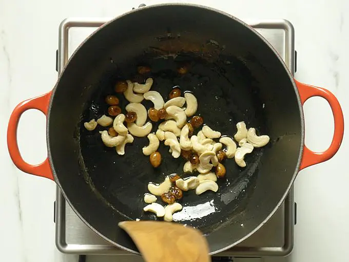 fried raisins to make payasama recipe