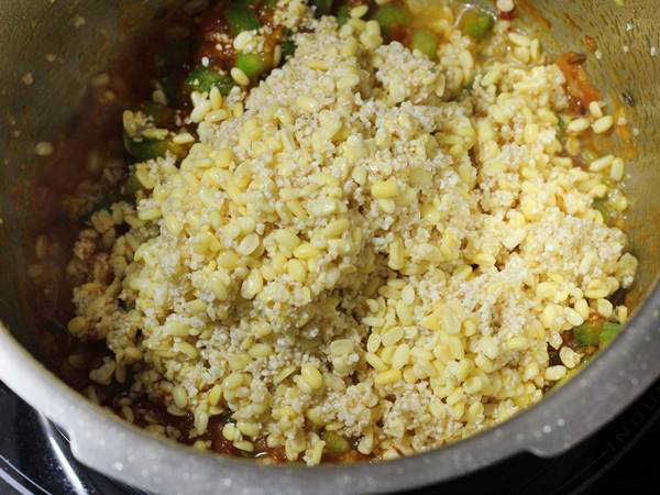 adding dalia to cooker to make dalia khichdi