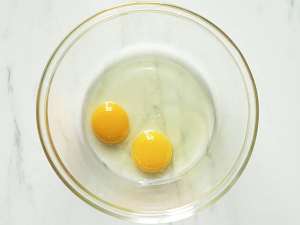 Break 2 eggs to a large mixing bowl