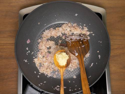 adding ginger garlic paste