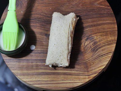 sealing bread rolls with flour mixture