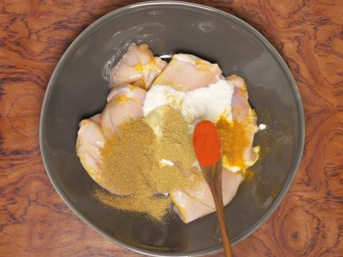 adding spice powders to marinate