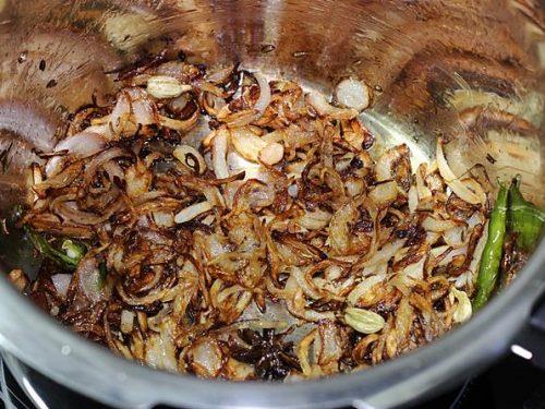 making golden fried onions