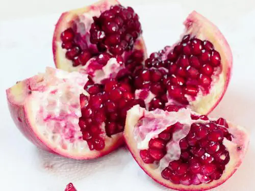 removing seeds to make pomegranate juice