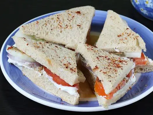 tomato cucumber sandwich