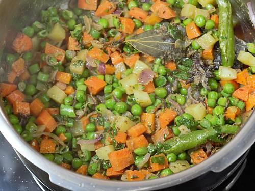 Veg biryani recipe | How to make veg biryani under 30 mins