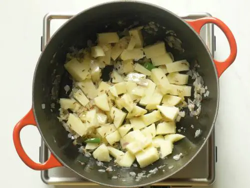 frying potatoes to make