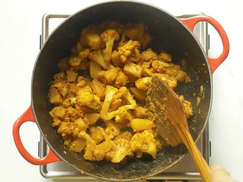 stir frying aloo gobi masala