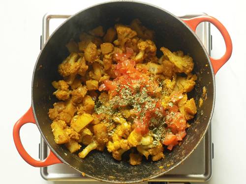 añadir tomates kasuri methi