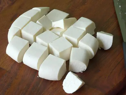 slice the paneer to cubes