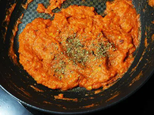 cooked red sauce for pasta
