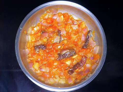 mushy mixture for onion tomato chutney