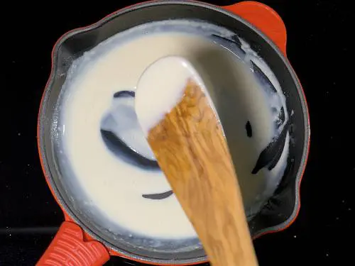 creamy mixture for white sauce pasta