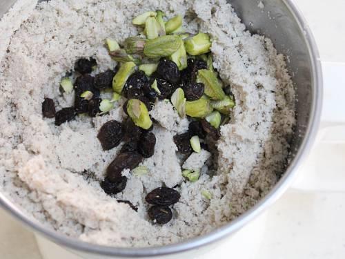 nuts and raisins to make badam ladoo