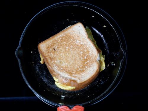 toasted bread omelette