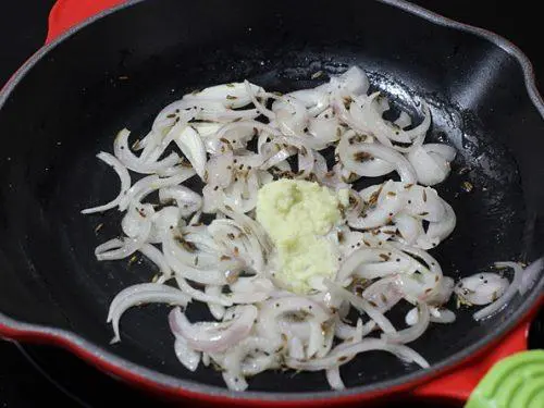 frying ginger garlic paste for kathi roll mix