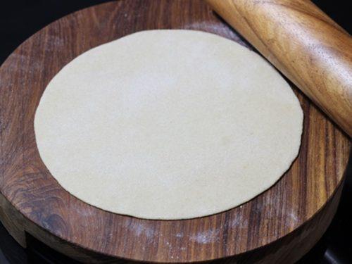 making roti for kathi roll