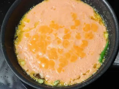 adding tomato puree to make makhani gravy