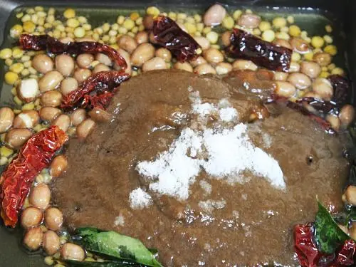 adding tamarind paste for pulihora