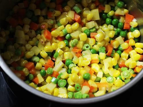 frying veggies to make sweet corn soup