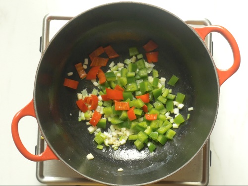 adding bell peppers to make chicken fried rice