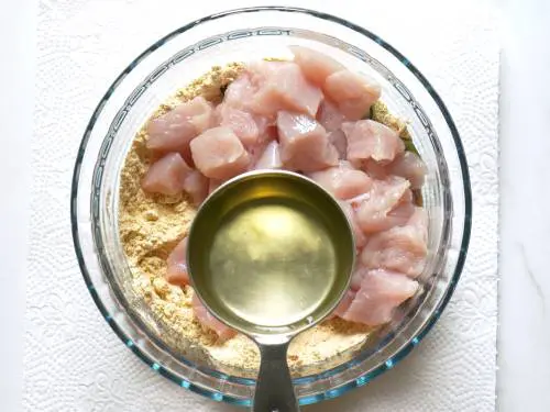 pouring egg white to make chicken pakora